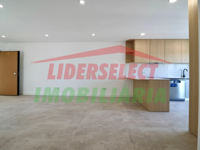 Apartamento T2 para Venda em Santa Maria, São Pedro e Matacães Foto 7