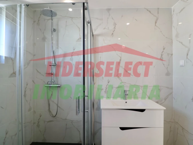 Apartamento T2 para Venda em Santa Maria, São Pedro e Matacães Foto 11