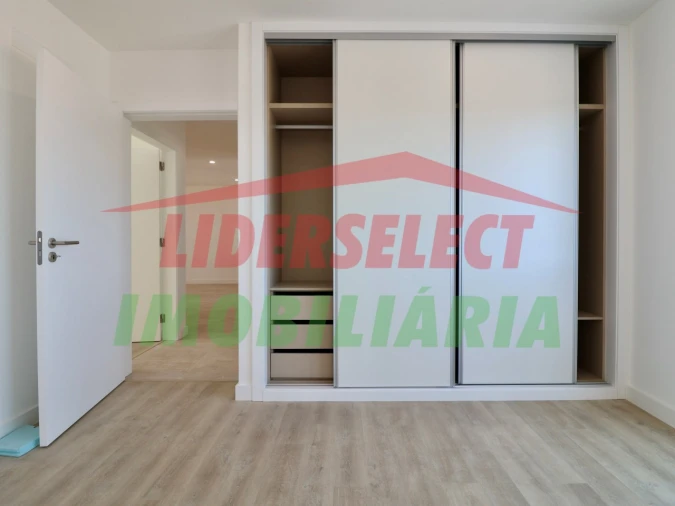 Apartamento T2 para Venda em Santa Maria, São Pedro e Matacães Foto 14