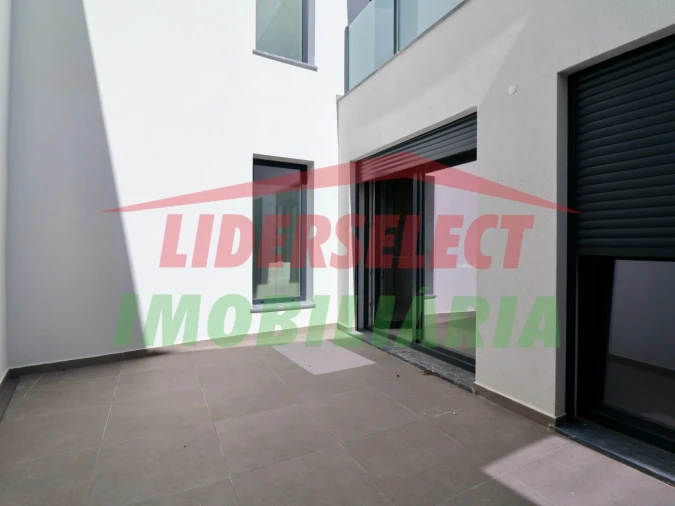 Apartamento T2 para Venda em Santa Maria, São Pedro e Matacães Foto 17