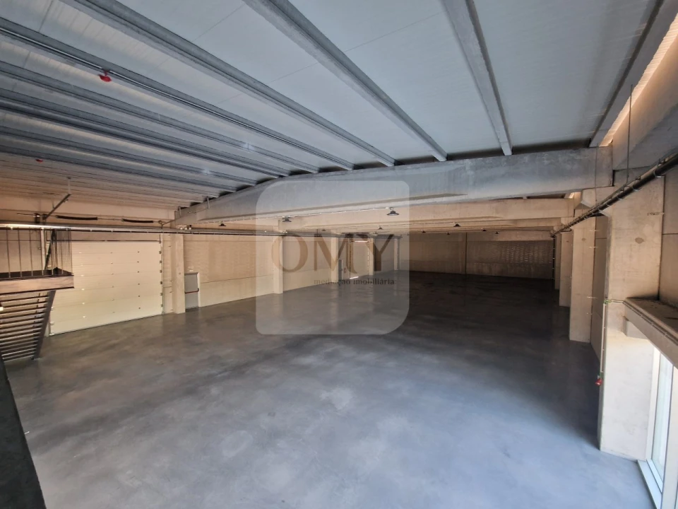 Armazém para Arrendamento em Constantim e Vale de Nogueiras Foto 7