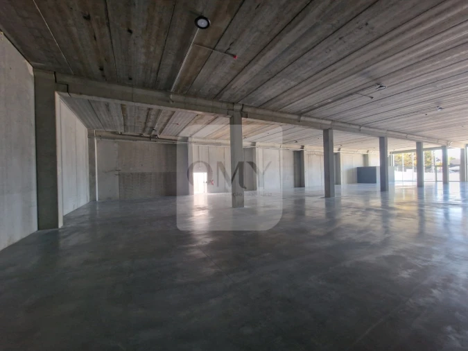 Armazém para Arrendamento em Constantim e Vale de Nogueiras Foto 15