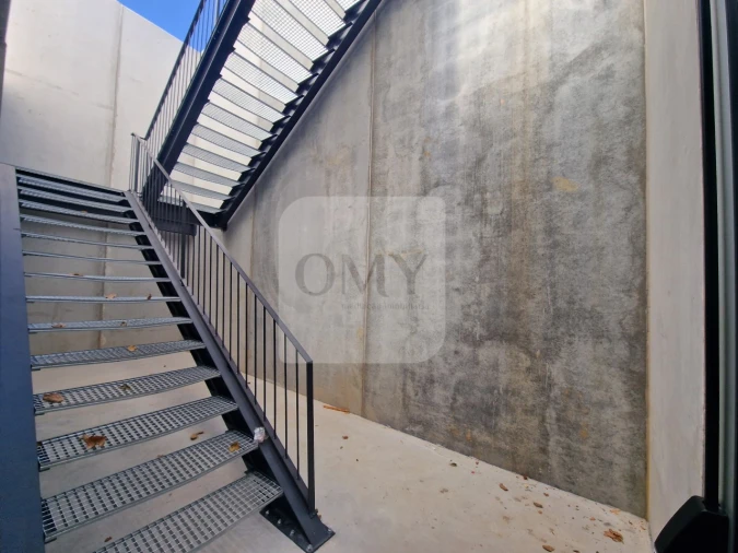 Armazém para Arrendamento em Constantim e Vale de Nogueiras Foto 10