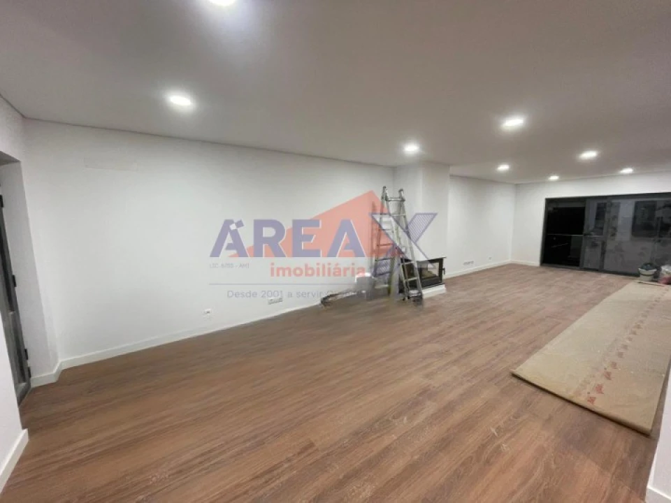 Moradia T3 para Venda em Vila de Cucujães Foto 11