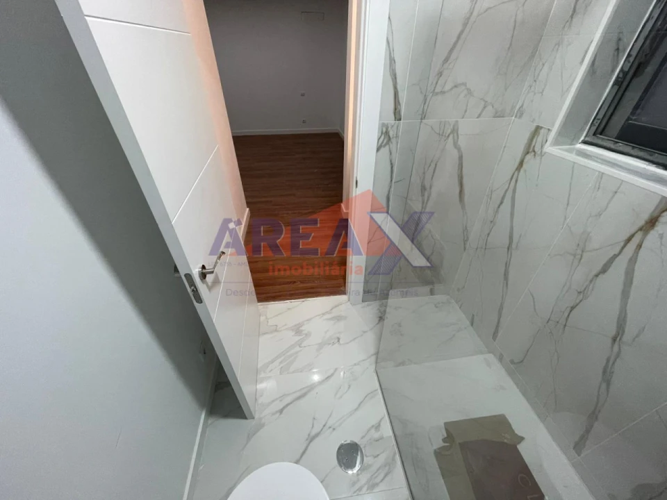 Moradia T3 para Venda em Vila de Cucujães Foto 24