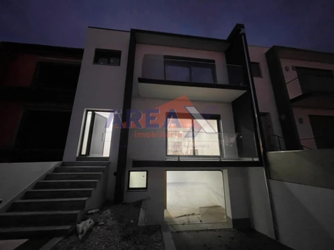 Moradia T3 para Venda em Vila de Cucujães Foto 5