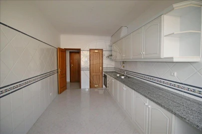 Apartamento T4 para Venda em Marvila, Ribeira Santarém, São Salvador, São Nicolau