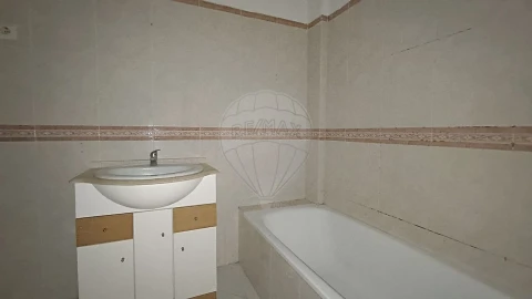Apartamento T3 para Venda em Marvila, Ribeira Santarém, São Salvador, São Nicolau