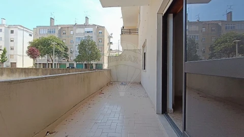 Apartamento T3 para Venda em Marvila, Ribeira Santarém, São Salvador, São Nicolau