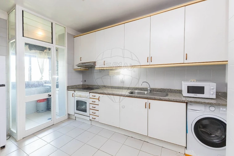 Apartamento T3 para Venda em Campanhã Foto 6