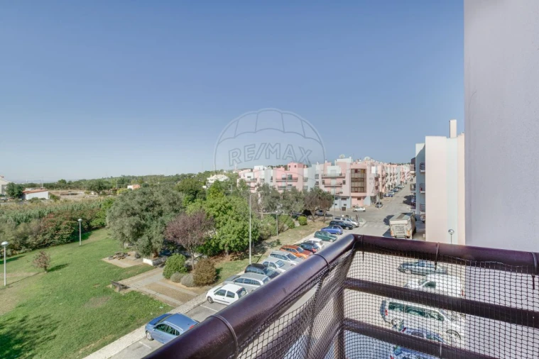 Apartamento T2 para Arrendamento em Vialonga Foto 25