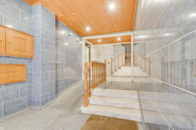 Apartamento T2 para Arrendamento em Vialonga Foto 2