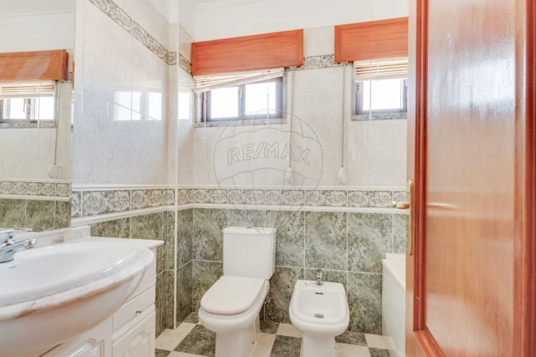 Apartamento T2 para Arrendamento em Vialonga Foto 20