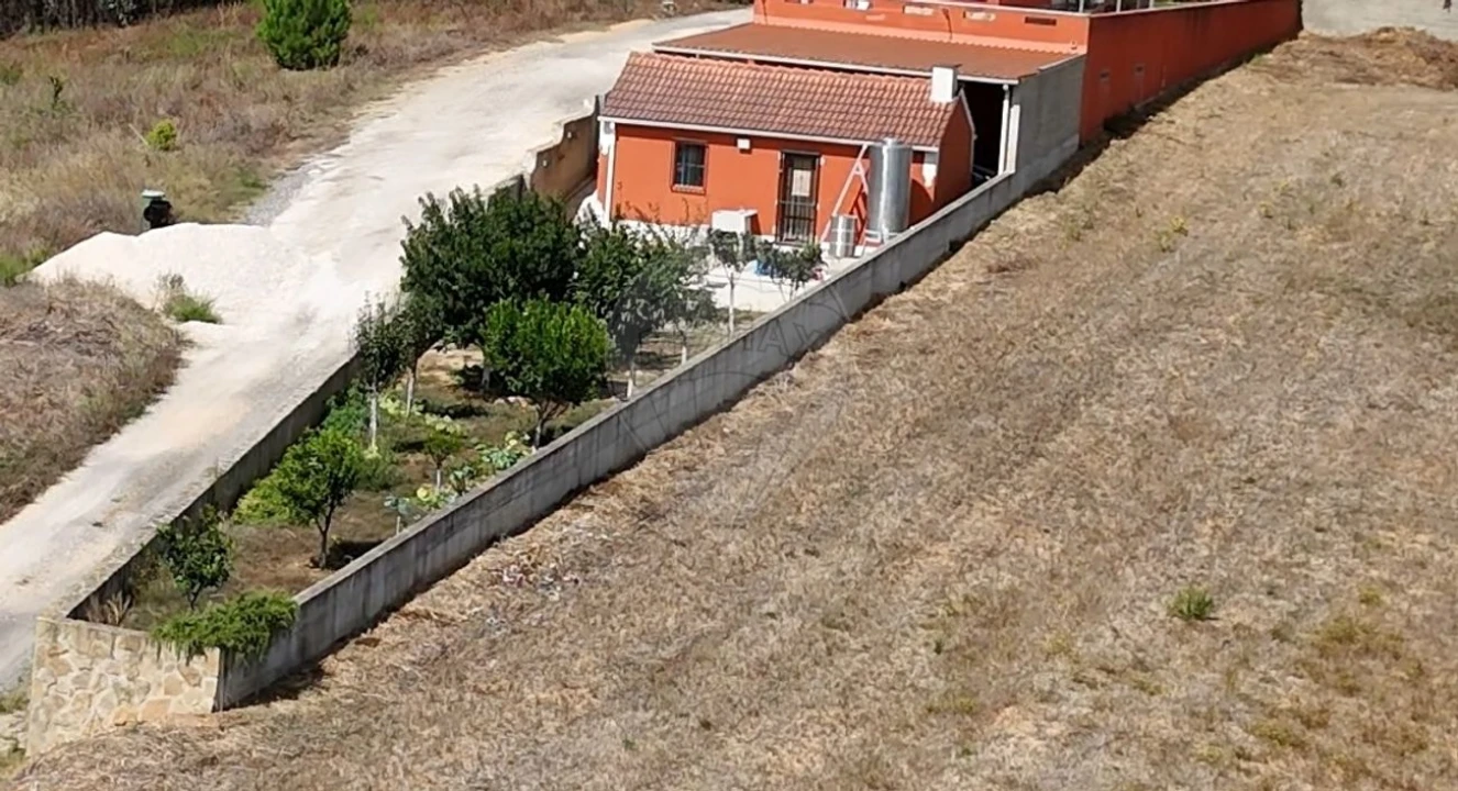 Moradia T1 para Venda em Santo Quintino Foto 2