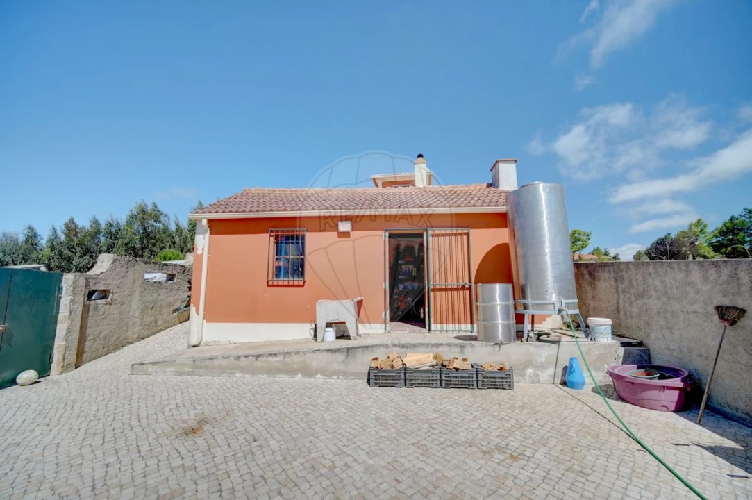 Moradia T1 para Venda em Santo Quintino Foto 1