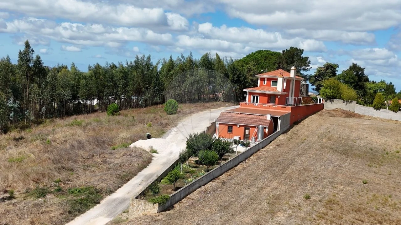 Moradia T1 para Venda em Santo Quintino Foto 14