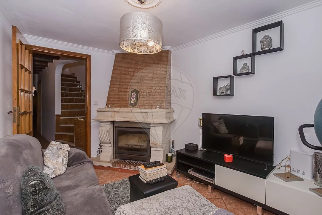 Moradia T2 para Venda em Carvoeira e Carmões Foto 4