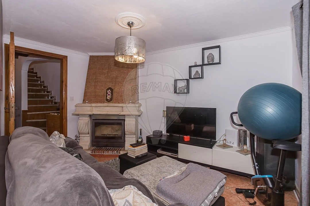 Moradia T2 para Venda em Carvoeira e Carmões Foto 3