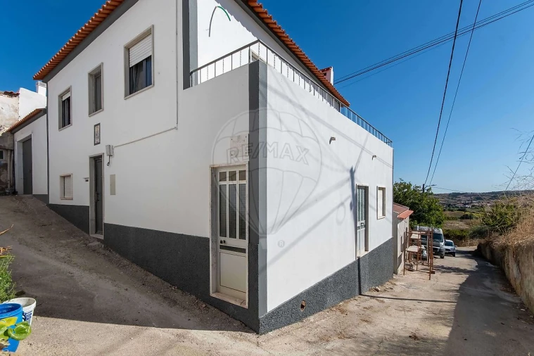 Moradia T2 para Venda em Ventosa Foto 3