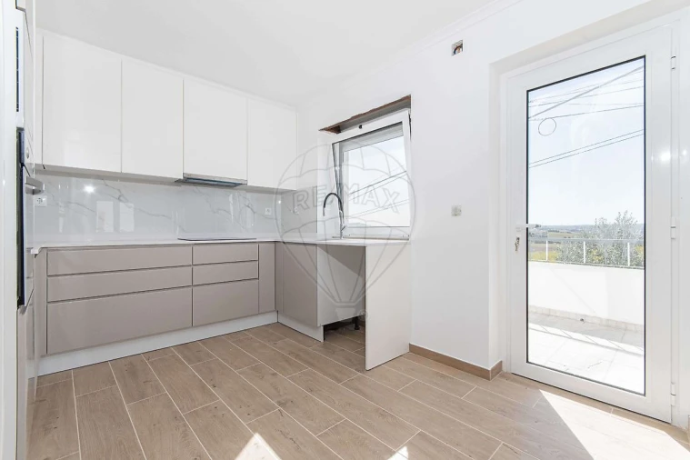 Moradia T2 para Venda em Ventosa Foto 6