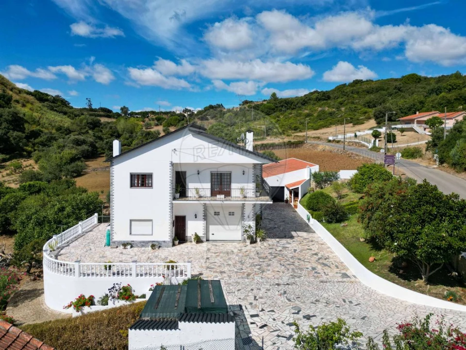 Moradia T5 para Venda em Santiago dos Velhos Foto 8