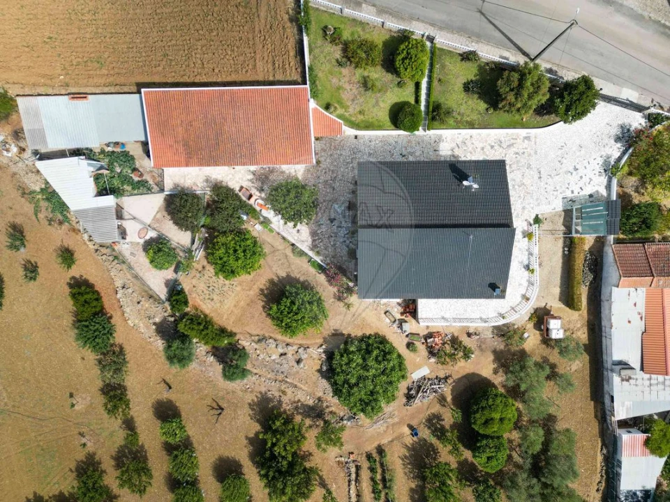 Moradia T5 para Venda em Santiago dos Velhos Foto 5