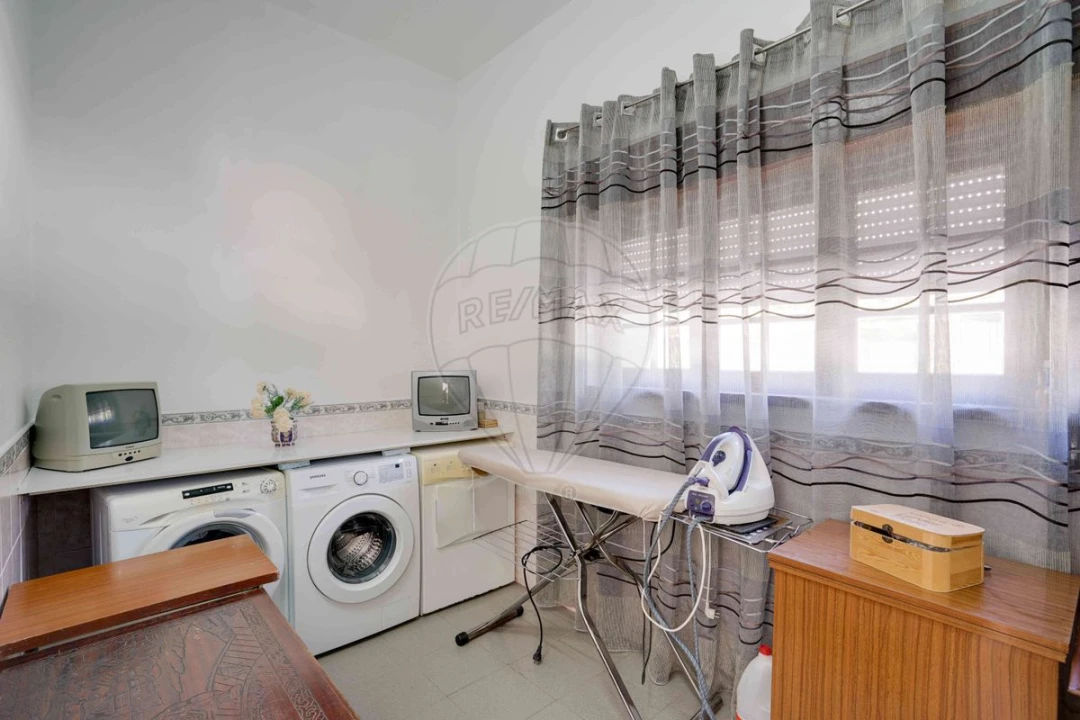 Moradia T5 para Venda em Santiago dos Velhos Foto 41