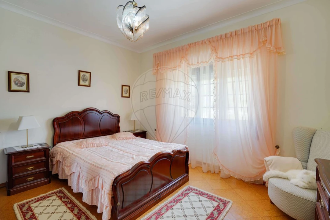 Moradia T5 para Venda em Santiago dos Velhos Foto 17