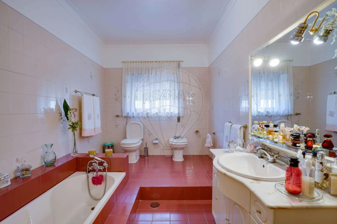 Moradia T5 para Venda em Santiago dos Velhos Foto 18