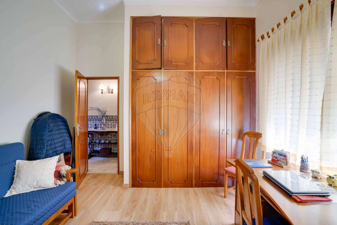 Moradia T5 para Venda em Santiago dos Velhos Foto 36