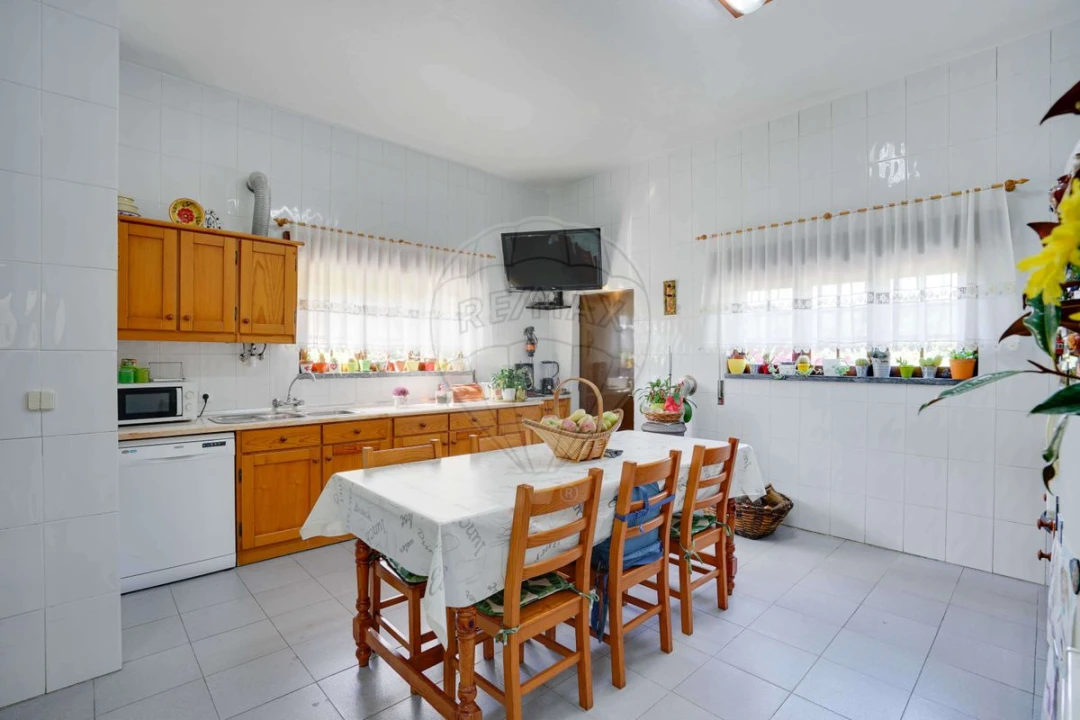 Moradia T5 para Venda em Santiago dos Velhos Foto 32