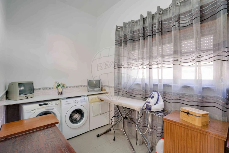 Moradia T5 para Venda em Santiago dos Velhos Foto 41