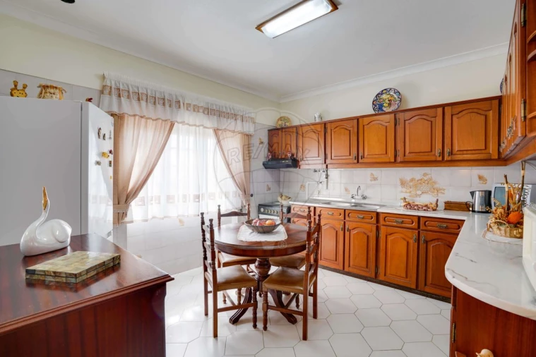 Moradia T5 para Venda em Santiago dos Velhos Foto 29