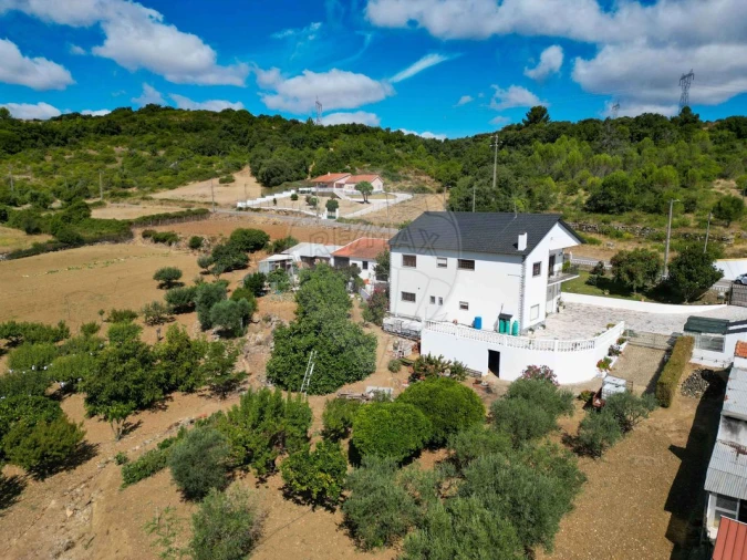 Moradia T5 para Venda em Santiago dos Velhos Foto 9