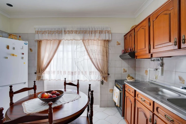 Moradia T5 para Venda em Santiago dos Velhos Foto 30