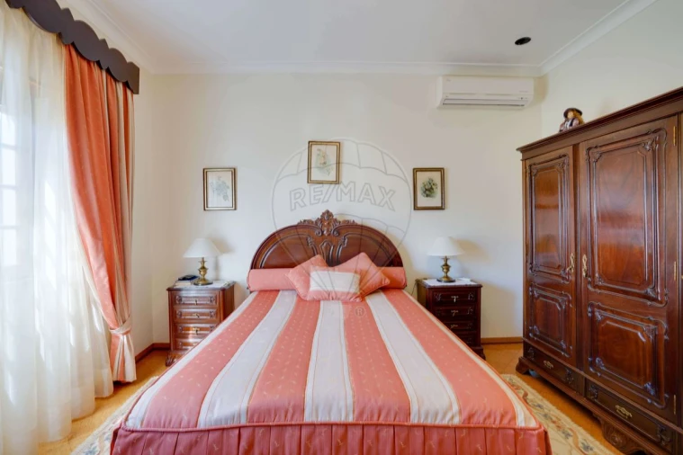 Moradia T5 para Venda em Santiago dos Velhos Foto 15