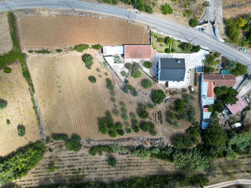 Moradia T5 para Venda em Santiago dos Velhos Foto 1