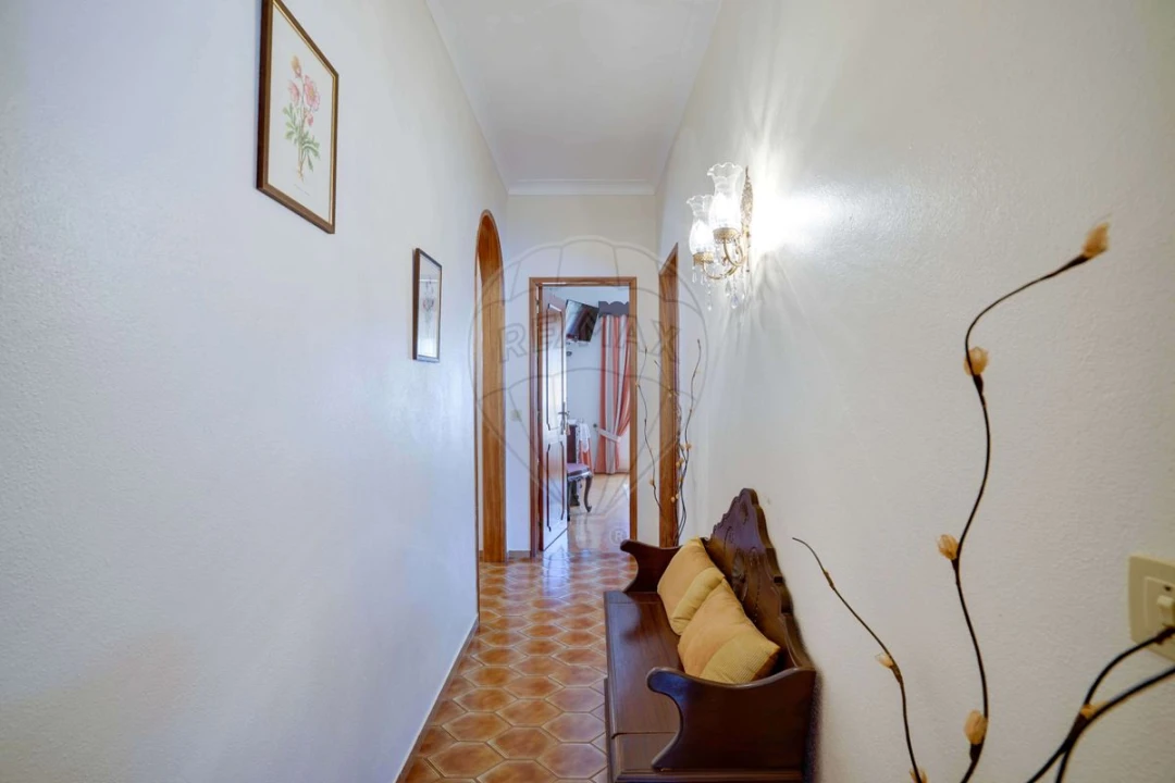 Moradia T5 para Venda em Santiago dos Velhos Foto 16