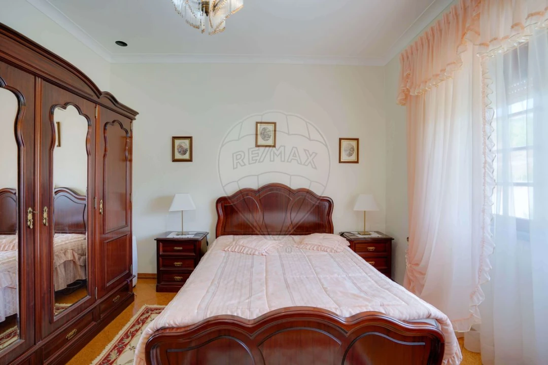 Moradia T5 para Venda em Santiago dos Velhos Foto 14