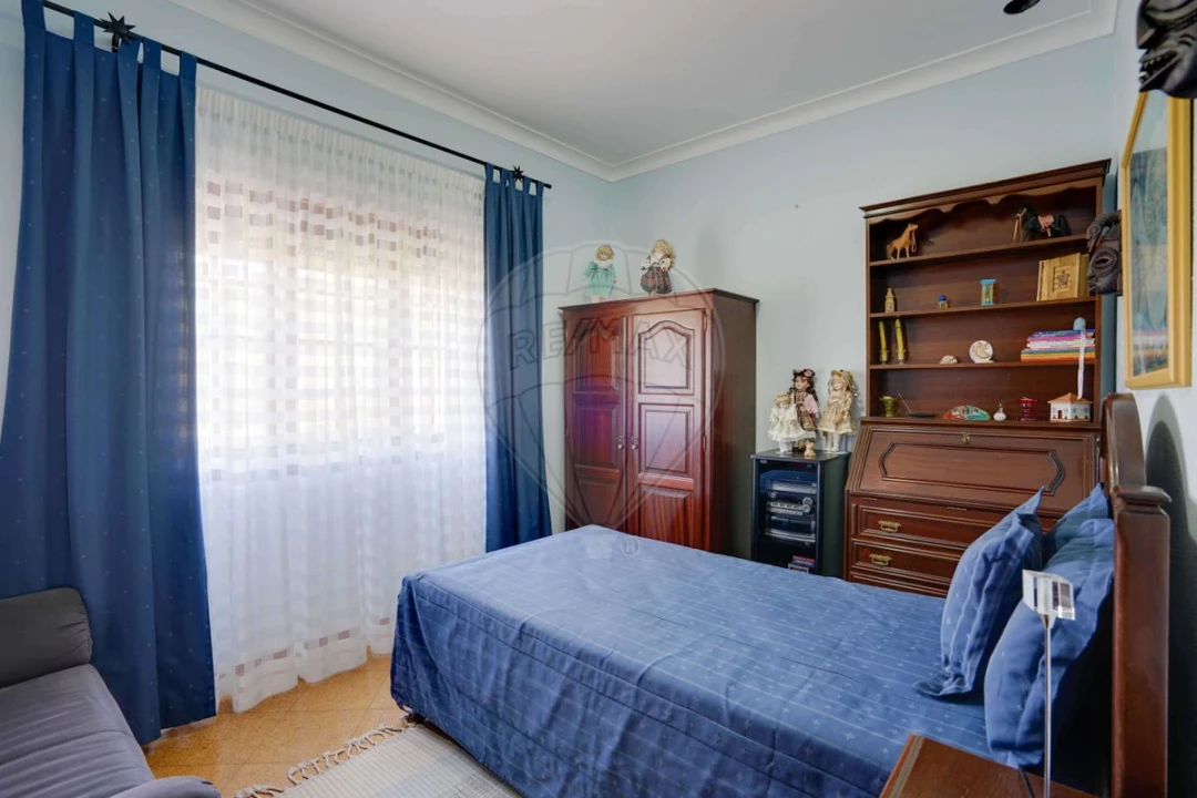 Moradia T5 para Venda em Santiago dos Velhos Foto 19