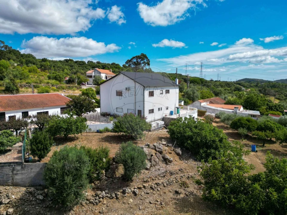 Moradia T5 para Venda em Santiago dos Velhos Foto 7