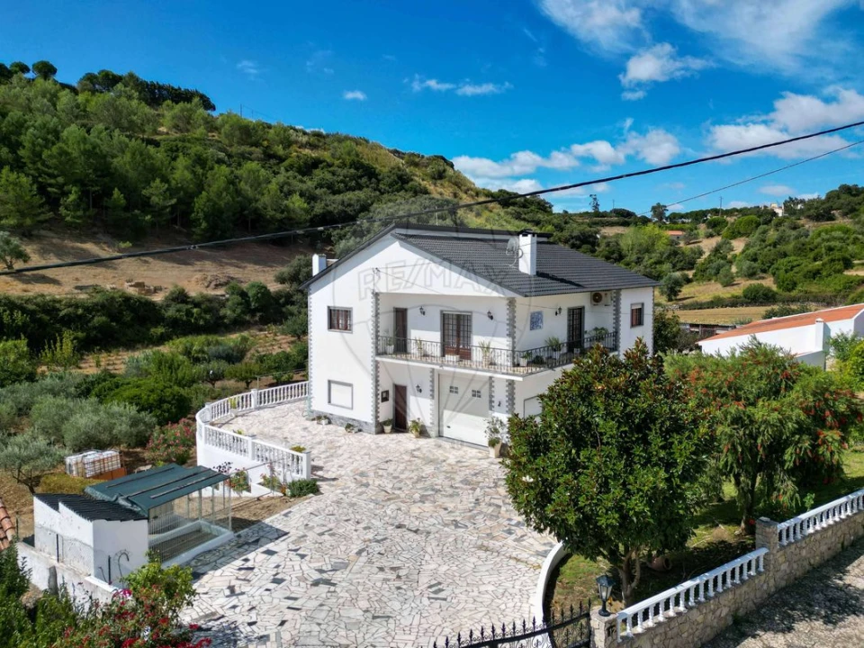 Moradia T5 para Venda em Santiago dos Velhos Foto 4