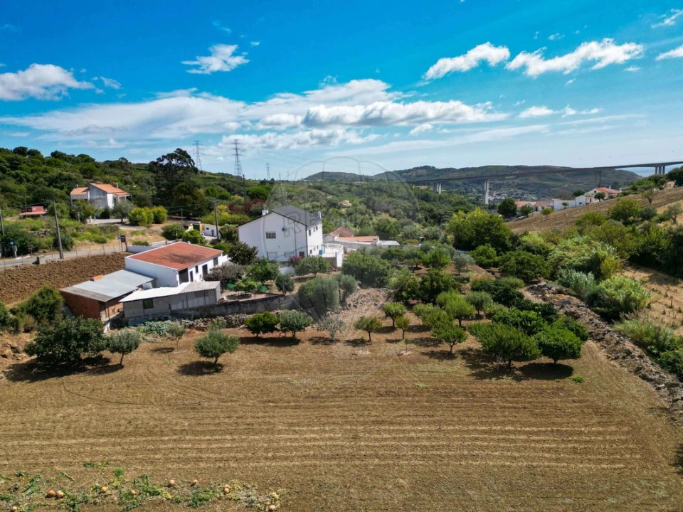Moradia T5 para Venda em Santiago dos Velhos Foto 6