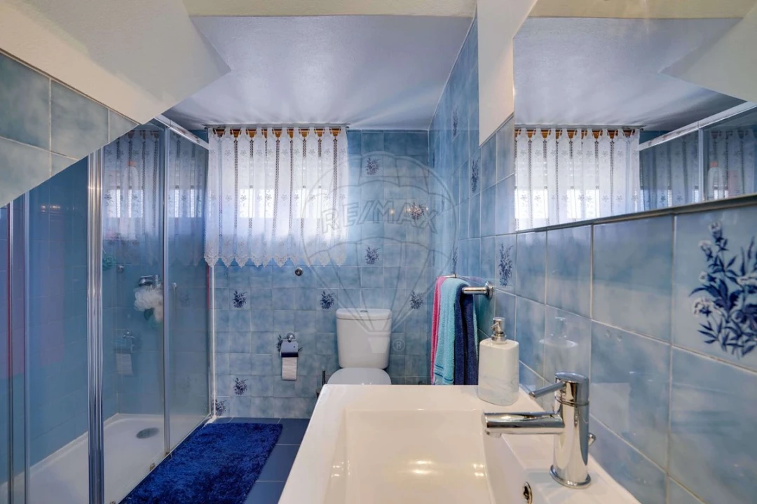 Moradia T5 para Venda em Santiago dos Velhos Foto 39