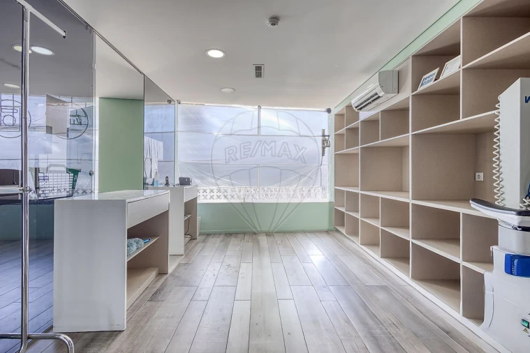 Loja para Venda em Custóias, Leça do Balio e Guifões Foto 7