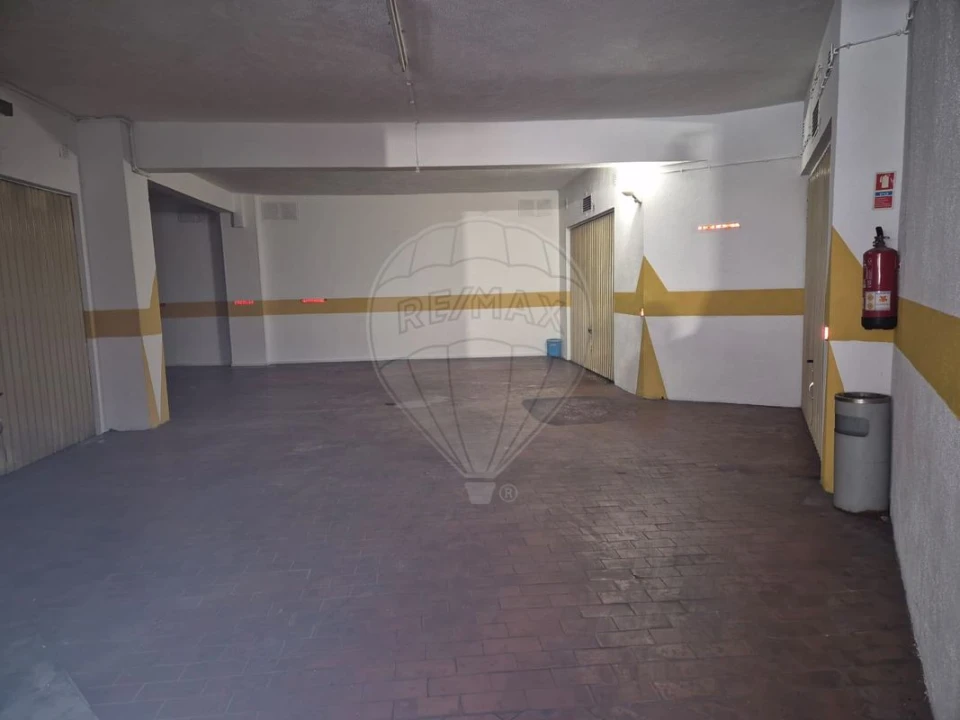 Garagem para Venda em Agualva e Mira-Sintra Foto 9