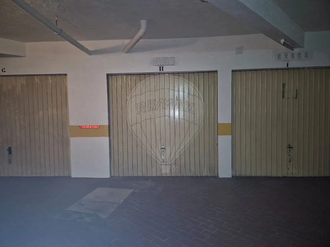 Garagem para Venda em Agualva e Mira-Sintra