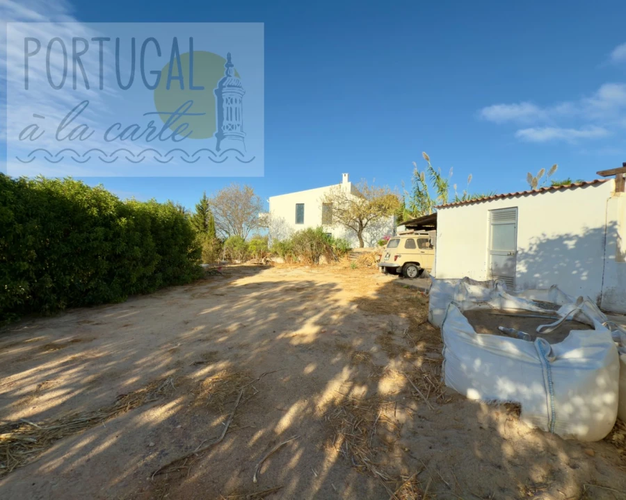 Moradia T3 para Venda em Santa Barbara de Nexe Foto 9