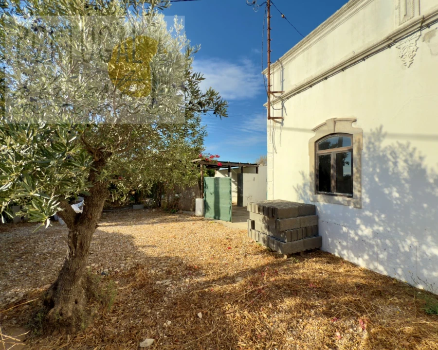 Moradia T3 para Venda em Santa Barbara de Nexe Foto 5