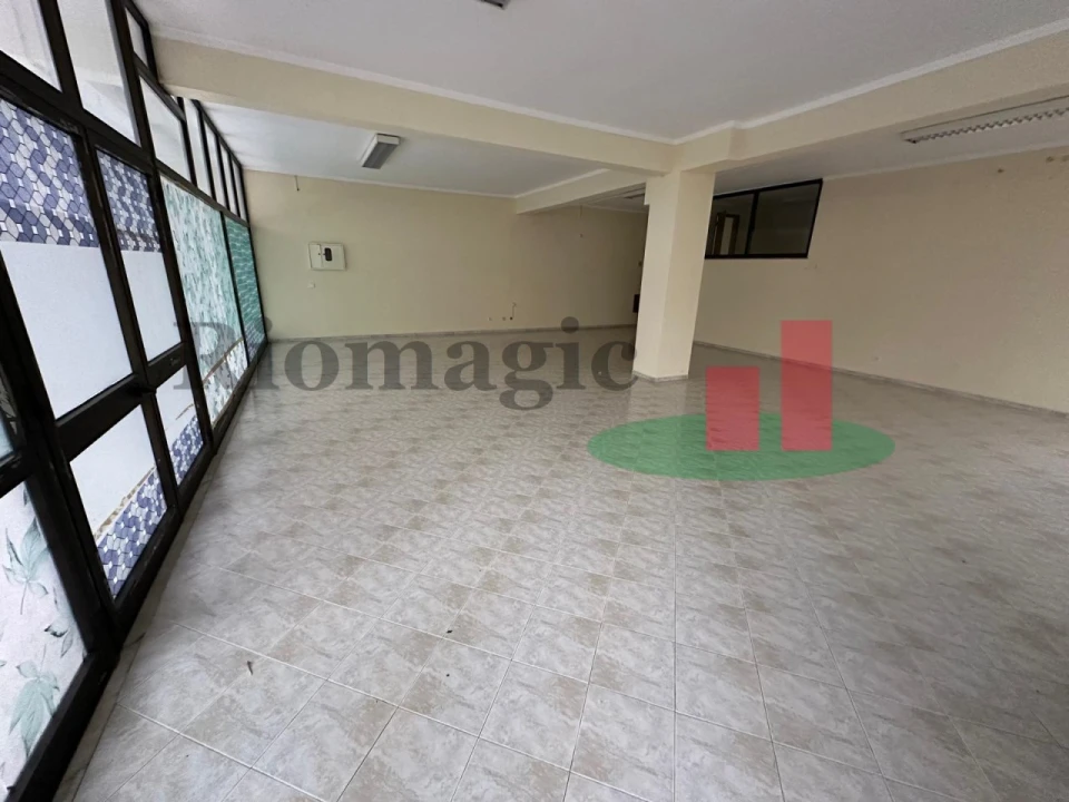 Loja para Arrendamento em Nossa Senhora do Pópulo, Coto e São Gregório Foto 1